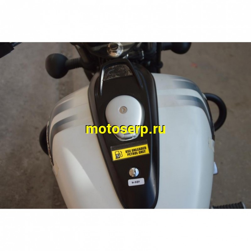 Купить  ====Мотоцикл BAJAJ Avenger Cruise White 220 DTS-i / Street 220 DTS-i с ветровым стеклом 4Т., 219.89 сс, 17"/15", возд.-масл. охлажд. (шт)  купить с доставкой по Москве и России, цена, технические характеристики, комплектация фото  - motoserp.ru