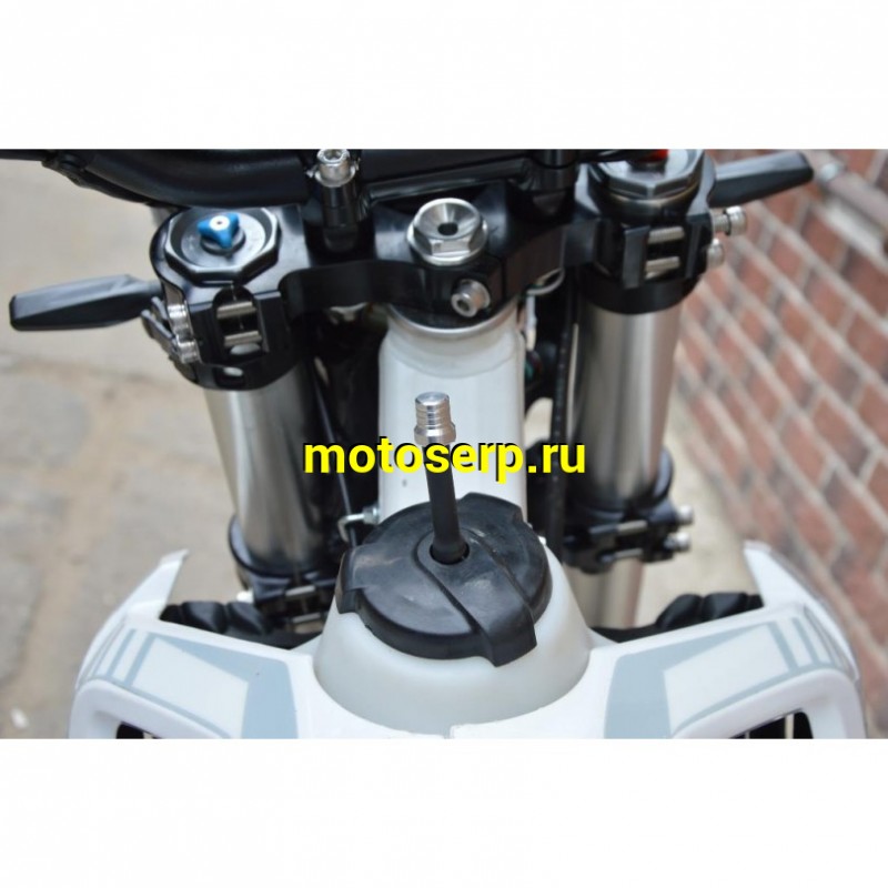 Купить  ====Мотоцикл Кросс/Эндуро Regulmoto AQUA ENDURO 250 (ПТС), 21/18, 250сс, 4-такт, 172FMM, карбюр., торм. диск/диск (Бер) (шт) купить с доставкой по Москве и России, цена, технические характеристики, комплектация фото  - motoserp.ru