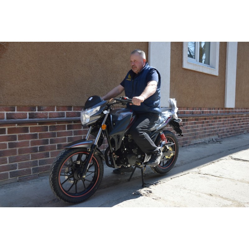 Купить  Мотоцикл Motoland FLASH 200 200cc КПП 5ск., диск/барабан, 17"/17" кл. (шт) (зак) (ML 5493 купить с доставкой по Москве и России, цена, технические характеристики, комплектация фото  - motoserp.ru