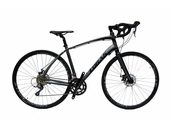 Купить  ====LORAK CROSS 700 (Лорак Кросс 700) 28"; 16ск; рама-алюминий; тормоз-Disk; вилка-жесткая; шоссейный (шт) купить с доставкой по Москве и России, цена, технические характеристики, комплектация фото  - motoserp.ru