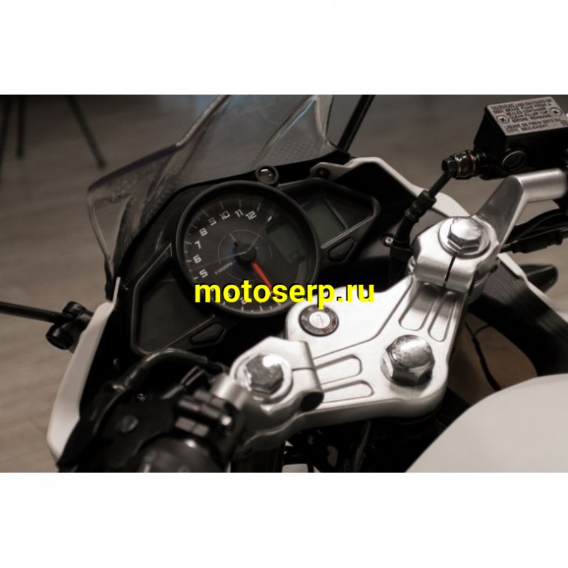 Купить  ====Мотоцикл LIFAN LF200-10P (Лифан 200-10Р),200сс,4-такт.,инжект.,водян.охл.,6 перед.,кол.17"/17" (шт) купить с доставкой по Москве и России, цена, технические характеристики, комплектация фото  - motoserp.ru