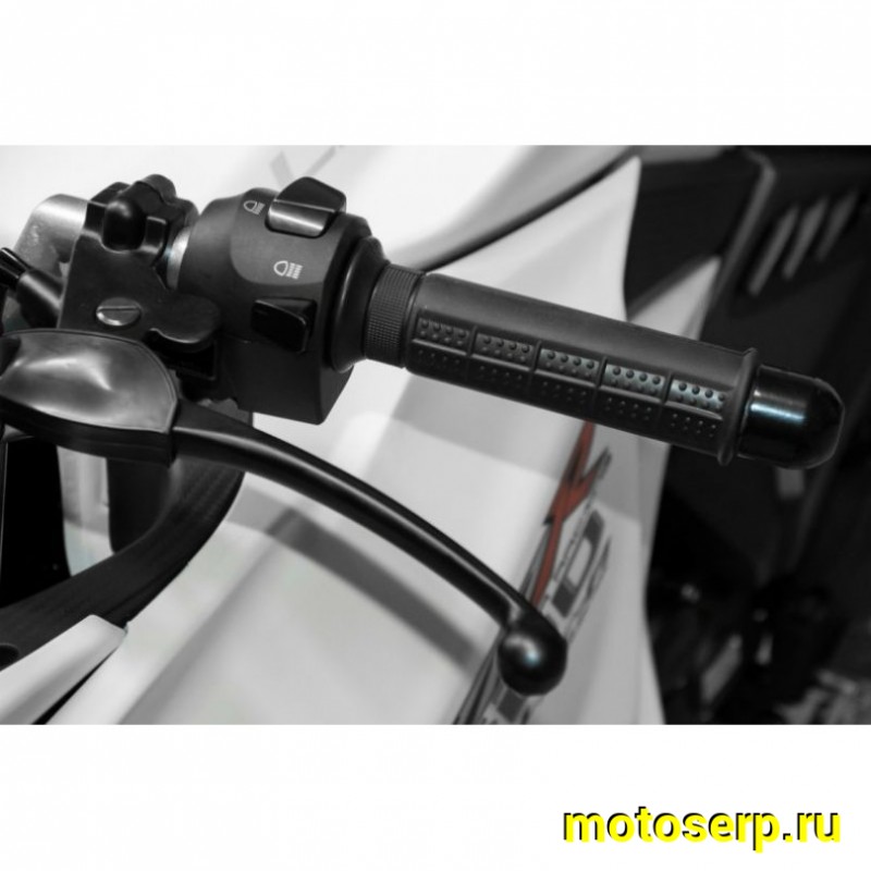Купить  ====Мотоцикл LIFAN LF200-10P (Лифан 200-10Р),200сс,4-такт.,инжект.,водян.охл.,6 перед.,кол.17"/17" (шт) купить с доставкой по Москве и России, цена, технические характеристики, комплектация фото  - motoserp.ru