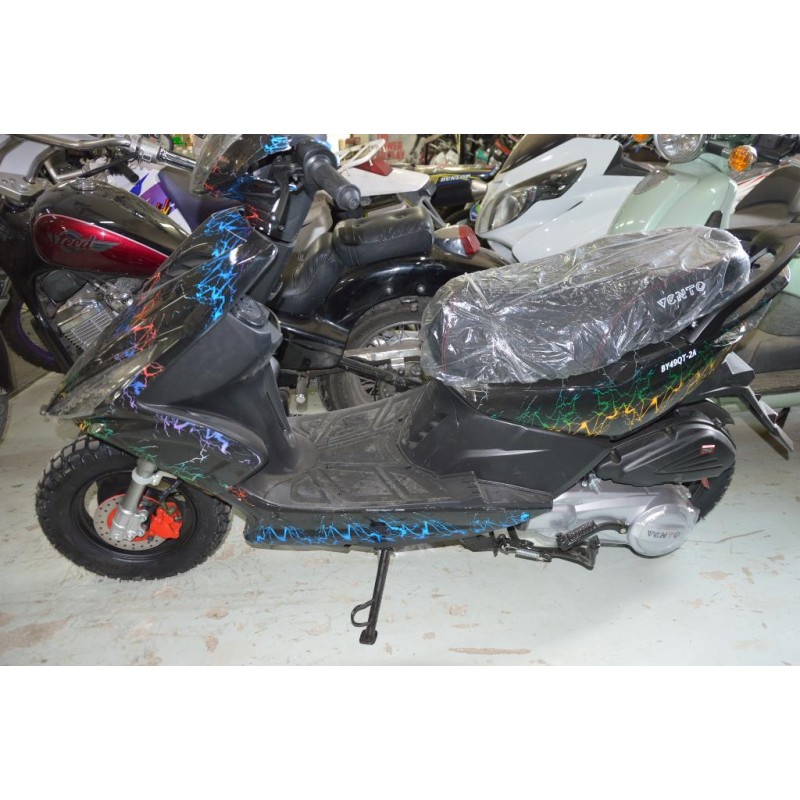 Купить  Скутер VMC CORSA (Венто Корса) 50 cc; 1,5 местный, 4Т, возд. охлажд., диск/барабан, кол. 10/10 (шт) 01500 (Vento купить с доставкой по Москве и России, цена, технические характеристики, комплектация фото  - motoserp.ru