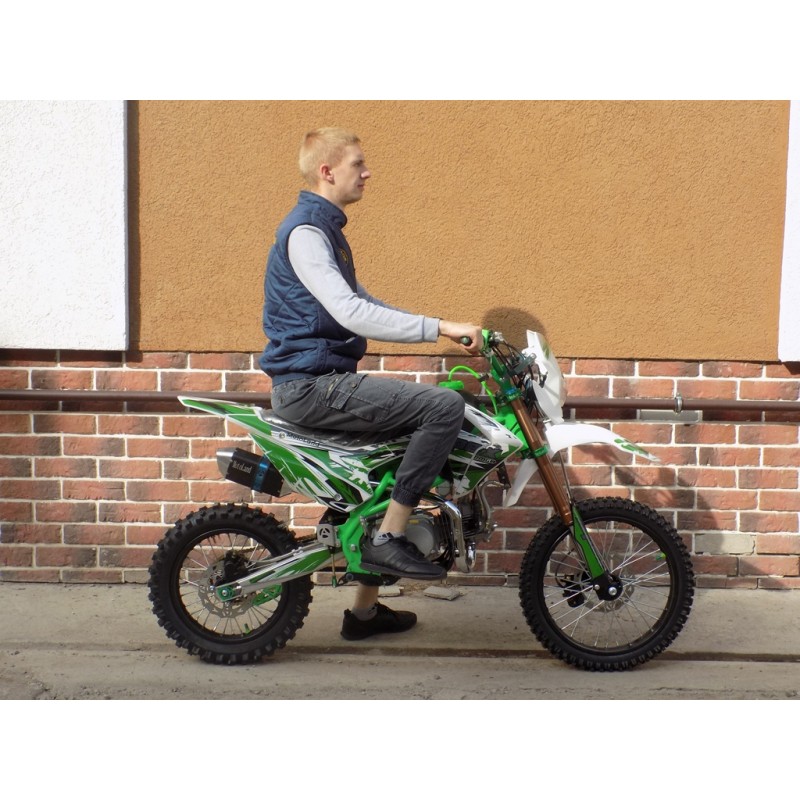Купить  Питбайк Motoland APEX 140 (спортинв),4Т,140cc, возд-масл. охл., кикст., золотая цепь, регулир. подвеска, фара,моточасы,17"/14" (шт) (ML 9542 (0 купить с доставкой по Москве и России, цена, технические характеристики, комплектация фото  - motoserp.ru