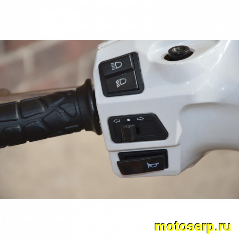 Купить  ====Скутер MOTOLIFE CY125T-3B (Мотолайф Веспа) (реплика VESPA) скол на пластике внизу. 4Т, 125сс, литые 14"/14",  диск./бараб. Белый  (Бер) (шт) (0 купить с доставкой по Москве и России, цена, технические характеристики, комплектация фото  - motoserp.ru