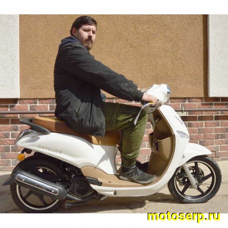 Купить  ====Скутер MOTOLIFE CY125T-3B (Мотолайф Веспа) (реплика VESPA) скол на пластике внизу. 4Т, 125сс, литые 14"/14",  диск./бараб. Белый  (Бер) (шт) (0 купить с доставкой по Москве и России, цена, технические характеристики, комплектация фото  - motoserp.ru