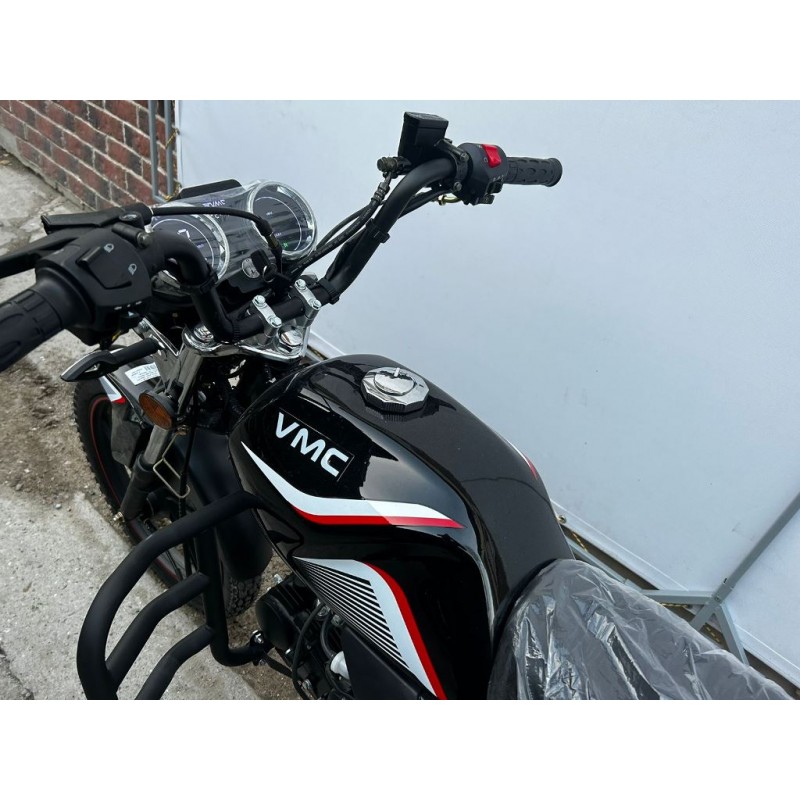 Купить  Мопед VMC RIVA-II CX 50 NEW  (Венто Рива це икс 50) 4Т; 50сс; 17"литые; Электр. цв панель, линзов фара, LED светотехника (шт) 01200 (Vento купить с доставкой по Москве и России, цена, технические характеристики, комплектация фото  - motoserp.ru