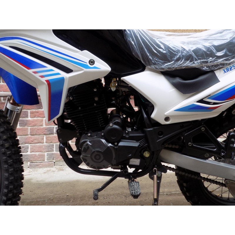 Купить  Мотоцикл внедорожный Motoland XR 250 ENDURO 172FMM (ЭПТС), 21/18, с ветровым щитком, БЕЛЫЙ (шт) (ML 14836 купить с доставкой по Москве и России, цена, технические характеристики, комплектация фото  - motoserp.ru