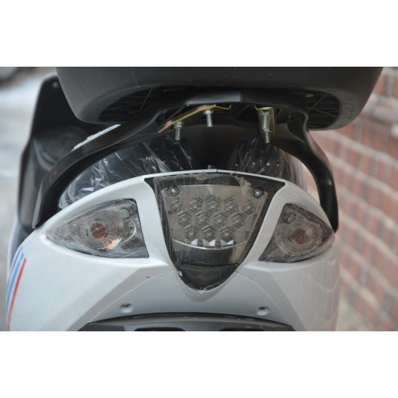Купить  Скутер VMC CORSA (Кофр) (Венто Корса) 50 cc; с КОФРОМ, 1,5 местный, 4Т, возд. охлажд., диск/барабан, кол. 10"/10"(шт) 01500 (Vento купить с доставкой по Москве и России, цена, технические характеристики, комплектация фото  - motoserp.ru
