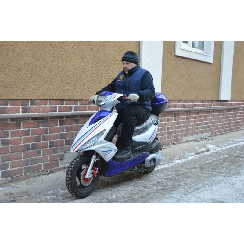 Купить  Скутер VMC CORSA (Кофр) (Венто Корса) 50 cc; с КОФРОМ, 1,5 местный, 4Т, возд. охлажд., диск/барабан, кол. 10"/10"(шт) 01500 (Vento купить с доставкой по Москве и России, цена, технические характеристики, комплектация фото  - motoserp.ru