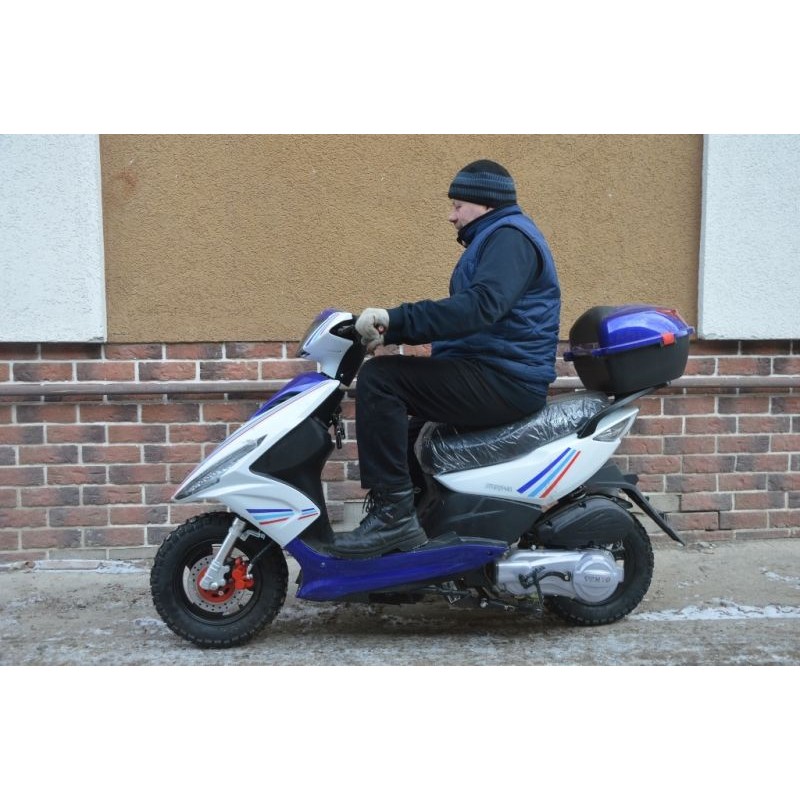 Купить  Скутер VMC CORSA (Кофр) (Венто Корса) 50 cc; с КОФРОМ, 1,5 местный, 4Т, возд. охлажд., диск/барабан, кол. 10"/10"(шт) 01500 (Vento купить с доставкой по Москве и России, цена, технические характеристики, комплектация фото  - motoserp.ru