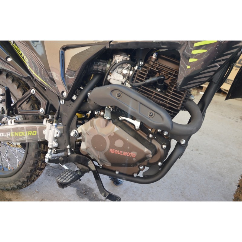 Купить  Мотоцикл внедорожный Regulmoto TE-300 (Tour Enduro) PR Черный/ зеленый (ЭПТС), Тур-эндуро, 21/18, 172FMM + баланс. вал, 4T, 300cc, 6КПП (шт) купить с доставкой по Москве и России, цена, технические характеристики, комплектация фото  - motoserp.ru