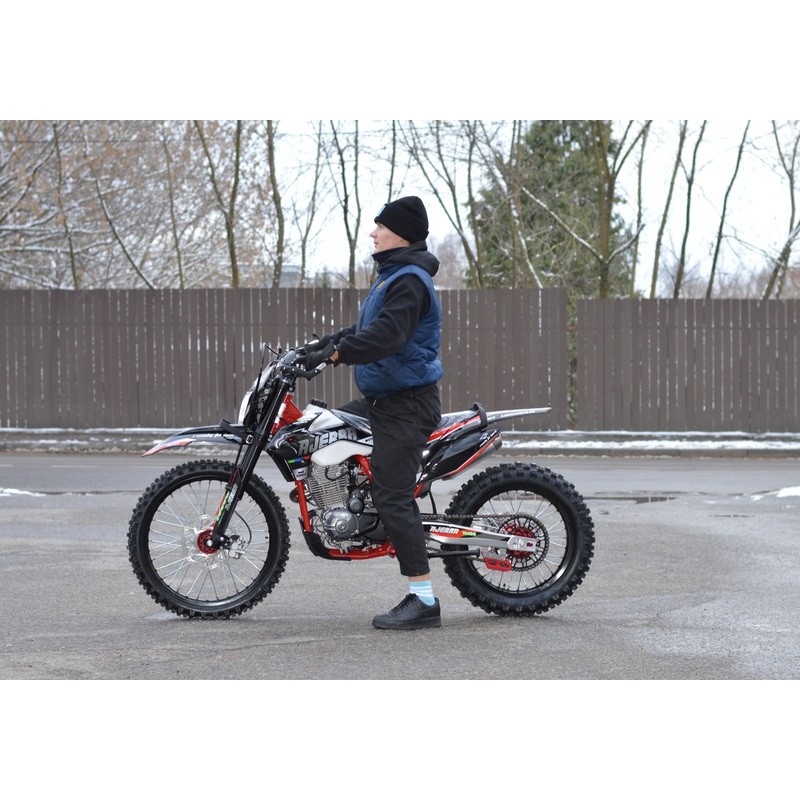 Купить  Мотоцикл Кросс/Эндуро Ajerra TOOBA К5 PR 300cc  ZS175FMM-5 PR  21/18" 6пер. (шт) купить с доставкой по Москве и России, цена, технические характеристики, комплектация фото  - motoserp.ru