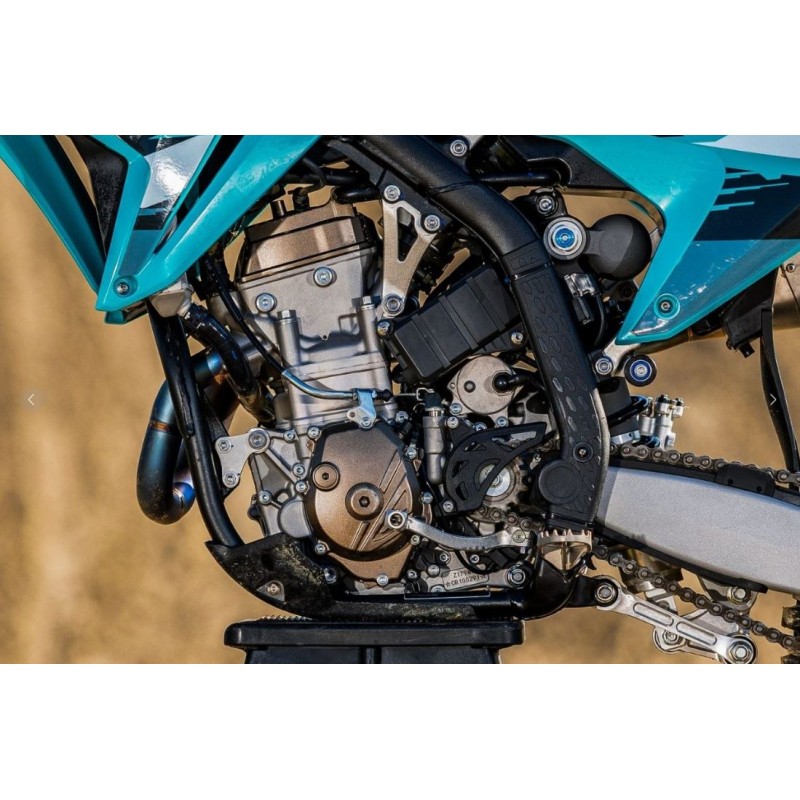 Купить  Мотоцикл Кросс/Эндуро KOVE MX250R 2026г. (спортинвент.) 250cc, 21/19, 101кг! 41л.с. (шт) купить с доставкой по Москве и России, цена, технические характеристики, комплектация фото  - motoserp.ru