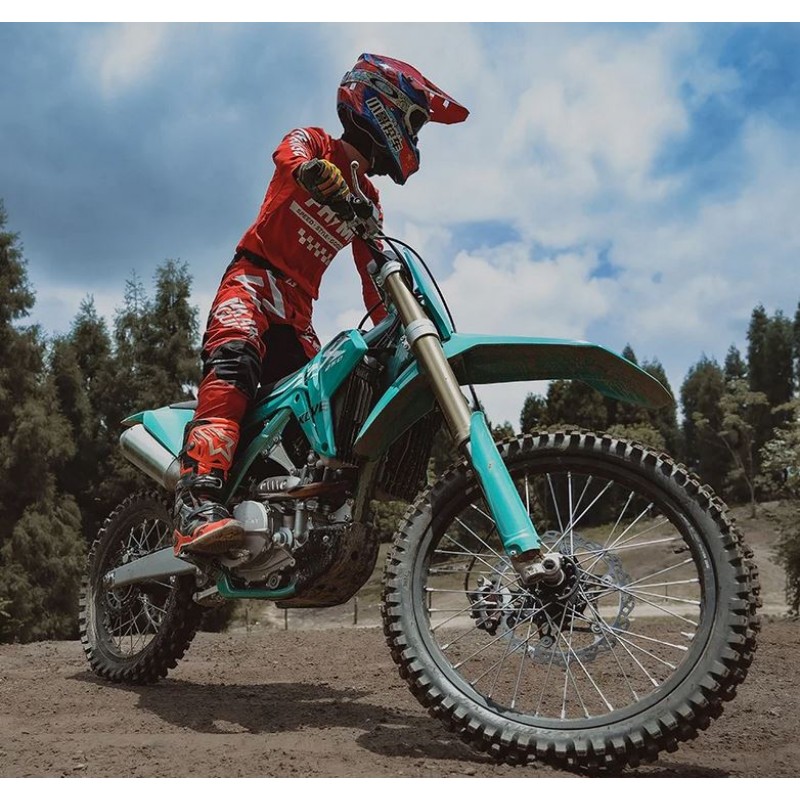 Купить  Мотоцикл Кросс/Эндуро KOVE MX250R 2026г. (спортинвент.) 250cc, 21/19, 101кг! 41л.с. (шт) купить с доставкой по Москве и России, цена, технические характеристики, комплектация фото  - motoserp.ru