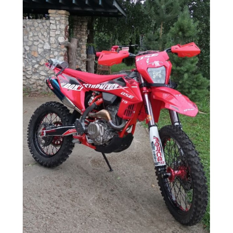 Купить  Мотоцикл Кросс/Эндуро BSE T9 Red Arrow 300сс, (TYX300SR) 21/18,  FASTACE, призер SEA TO SKY (шт)  купить с доставкой по Москве и России, цена, технические характеристики, комплектация фото  - motoserp.ru