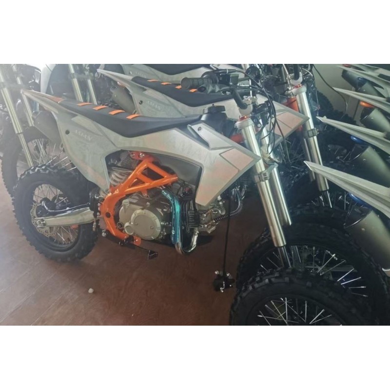 Купить  Питбайк Aman-150, 17/14" (спортинв), 150сс 4Т, (дизайн КТМ 2024г), эл/кикстартер, карб., маслян. охл. (шт) (Естай (Фото купить с доставкой по Москве и России, цена, технические характеристики, комплектация фото  - motoserp.ru