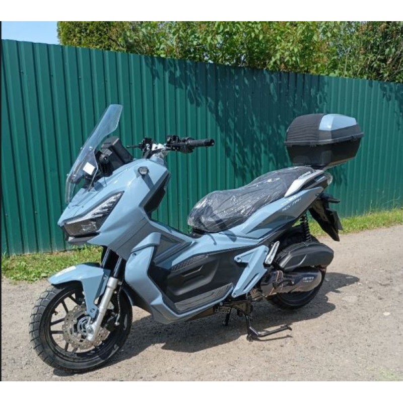 Купить  Скутер SPRMOTORS ADV MAX T4-50L карбюратор, с одним кофром 14/13" (шт) 01700 (SPR купить с доставкой по Москве и России, цена, технические характеристики, комплектация фото  - motoserp.ru