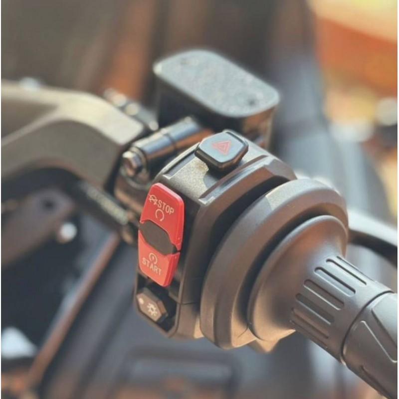 Купить  Скутер Jilang X-MAX EFI 50сс 13/13" жидк. охл, 4х клап, МУЗ, блютуз, 2дис/дис, держ тел, сигн, камера З/В, эл.привод стекла, датч. шин (шт) 02000  купить с доставкой по Москве и России, цена, технические характеристики, комплектация фото  - motoserp.ru