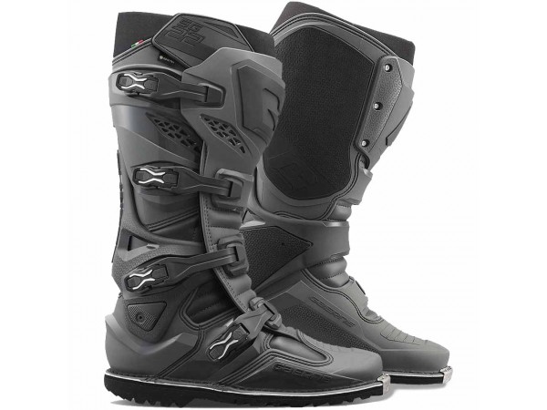 Купить  Мотоботы кросс. GAERNE SG-22 GORE-TEX ENDURO (защ. голени), черный/серый р-р 44" (Ч/З) (пар) (GAERNE 2263-017 купить с доставкой по Москве и России, цена, технические характеристики, комплектация фото  - motoserp.ru